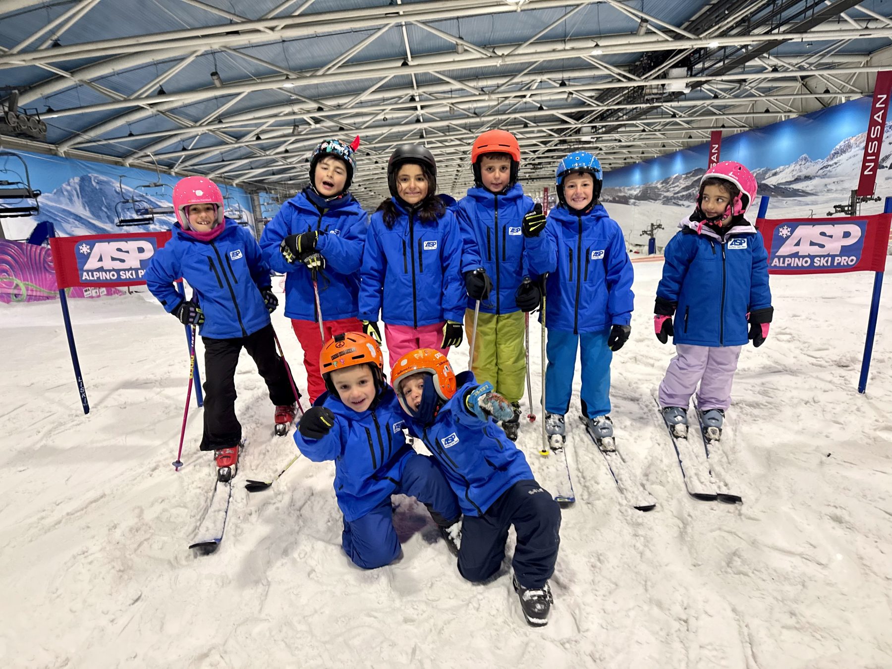 Niños de Alpino Ski Pro en una sesión técnica de esquí